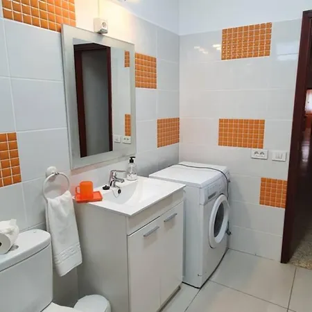 Los Cristianos Centro, Edificio Familiar 80 M2 Appartement